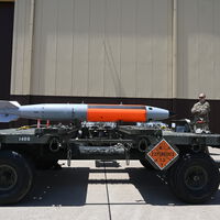 EUA não só endureceu com a Rússia sobre a Ucrânia, mas também enviou bombas nucleares de até 50 quilotons para a Europa 