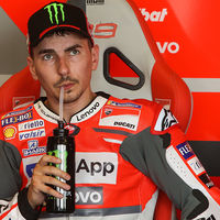 Marc Márquez se ha interesado por el estado de salud de Jorge Lorenzo pero insiste en que fue un lance de carrera