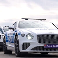 La policía detuvo a un narco con una amplia gama de autos deportivos. Ahora patrullan con sus Ferrari, Porsche y Bentley