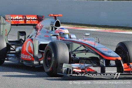 Jenson Button, el más rápido en la primera mañana de las últimas pruebas en Barcelona