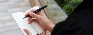 Escribir a mano tiene beneficios para el cerebro que un teclado no puede igualar. Pero lo hacemos poco