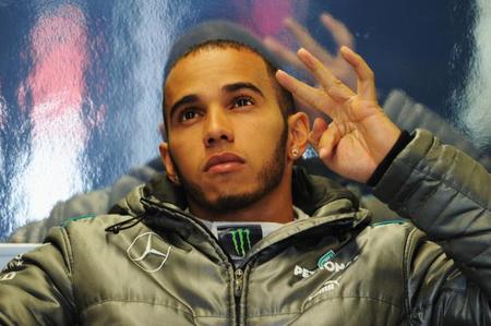 Lewis Hamilton cree que alcanzar el campeonato todavía es posible