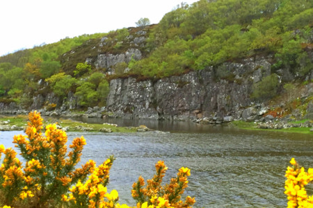 Sobrevolando Escocia desde un dron (video)
