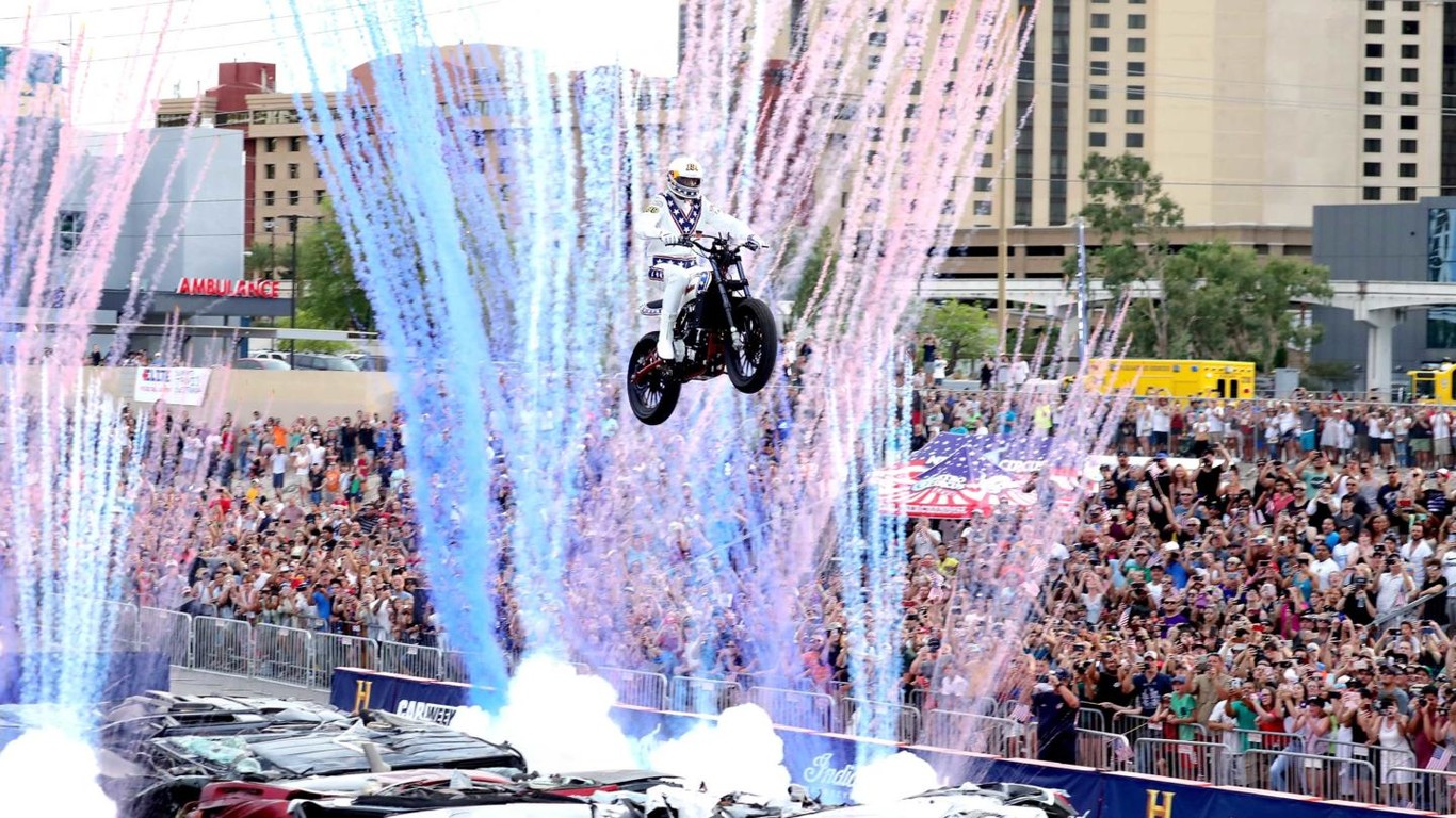 ¡Bendita locura! Los mejores momentos de Travis Pastrana y otros cinco pilotos acrobáticos en moto