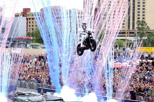 ¡Bendita locura! Los mejores momentos de Travis Pastrana y otros cinco pilotos acrobáticos en moto