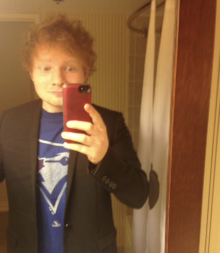 Un joven Ed Shreean con el iPhone 5