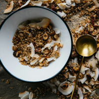 Lo que alguna vez fue símbolo de bienestar ahora dispara picos de glucosa y hambre a media mañana: la granola