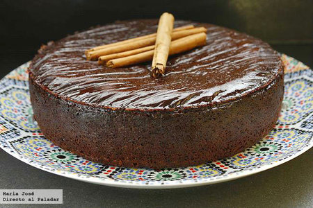 Budín de chocolate con salsa de canela. Receta