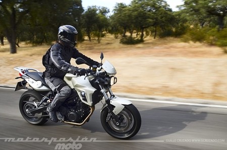 BMW_F_800_R_gcruzado