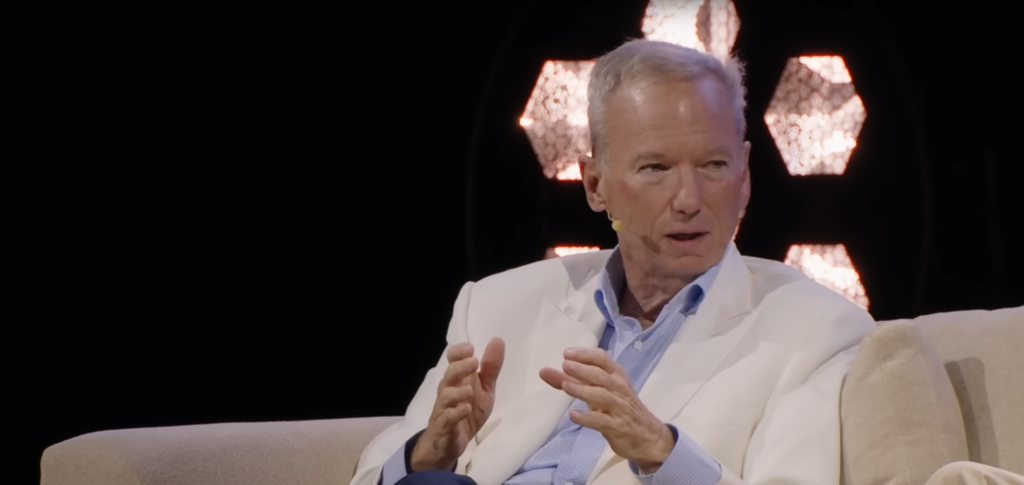 Para el ex CEO de Google la ventaja de China está en que siguen aplicando el modelo 996: "si quieres ganar, hay que hacer sacrificios"
