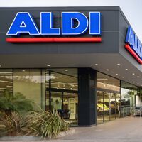 Ya disponible en Aldi la baliza V16 barata con la que evitar las primeras multas (que ya están llegando)