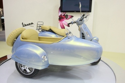 Vespa GTV 250 con sidecar