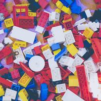 Un niño de siete años expulsa una pieza de Lego dos años después de habérsela 'tragado' por su nariz
