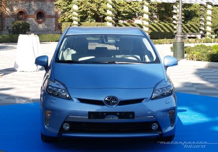 Toyota-Prius-Plug-in-MAD-07