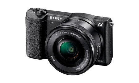 Ligera pero con montones de posibilidades: la sin espejo Sony Alpha 5100L con objetivo 16-50mm está ahora rebajada en Amazon a 369,99 euros