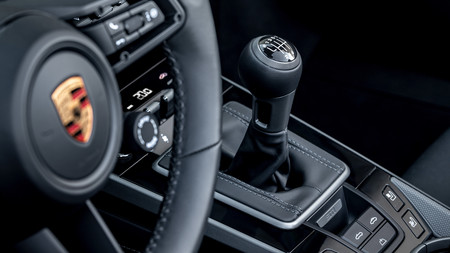 ¡Buenas noticias! Porsche aún confía en la transmisión y el 911 estrena caja de 7 velocidades