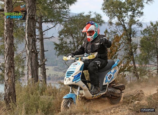 Así fue la aventura de Mikel Louvelli y su scooter en la Basella Race... Sí, a lo loco!!