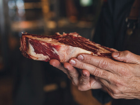 Inaki Gorrochategui Con Una De Sus Chuletas