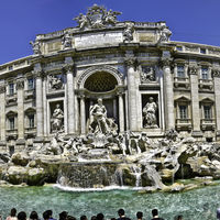 Roma estudia prohibir que los viajeros se detengan en frente de la Fontana di Trevi
