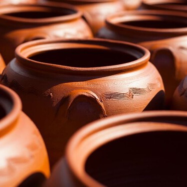 Guía práctica para curar utensilios de barro: el truco para que la comida no se amargue  