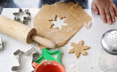 Hoy vamos a hacer galletas de mantequilla con la ayuda de los niños