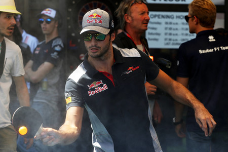 Carlos Sainz tiene un nuevo rival fuera de la pista