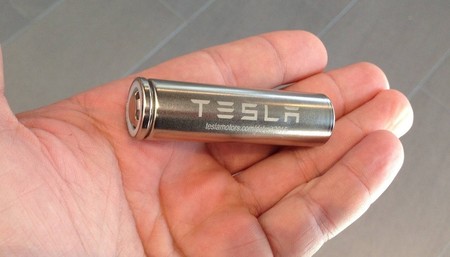 Tesla emplea 216 millones de dólares en reducir a 10 segundos la instalación de la batería del Tesla Model 3