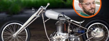 Un mecánico de tractores ha creado una moto de 1.700 cc y un solo cilindro. Lo ha logrado comprando las piezas por eBay