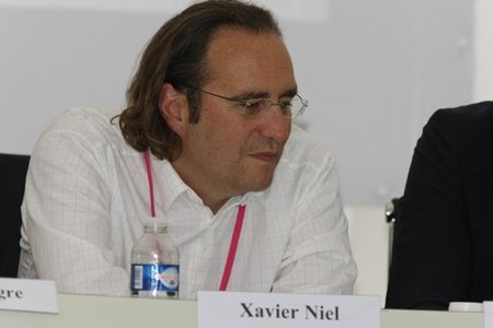El rebelde Xavier Niel (Free) cede pero no olvida: Hadopi es ilegal