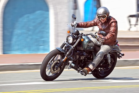 Más potencia, estética musculada y precio contenido para la nueva Hyosung GV250 Aquila DR