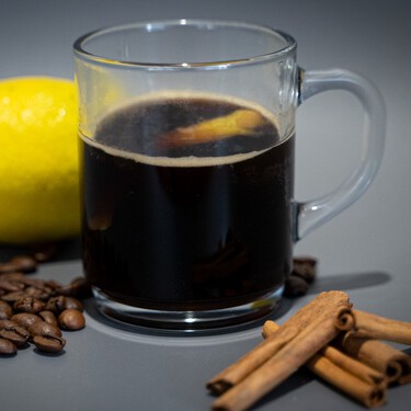 Café carajillo: la auténtica receta española y cuatro variantes del mundo de la clásica bebida de café y licor