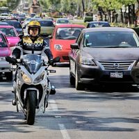 ¿Tapar las placas de tu coche es buena idea? Esto dice la ley: multas, corralón y otras sanciones por obstruir la vista de la matrícula
