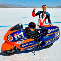 Se aburría tanto que se compró una Kawasaki Z H2 y la modificó para batir un récord insólito. Ahora está a la venta 