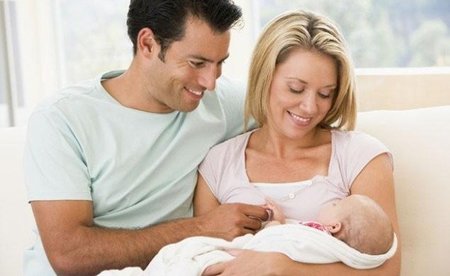 Consejos para papás primerizos: dando el pecho sin interferencias