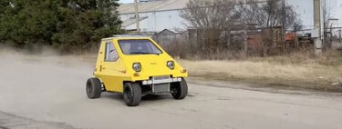 Parece una cuña de queso y era un minicoche eléctrico en los 70: ahora esconde el motor de 190 CV de una moto brutal y va como un misil