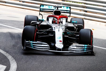 Pole position de récord para Lewis Hamilton en Mónaco y Ferrari traiciona a Charles Leclerc
