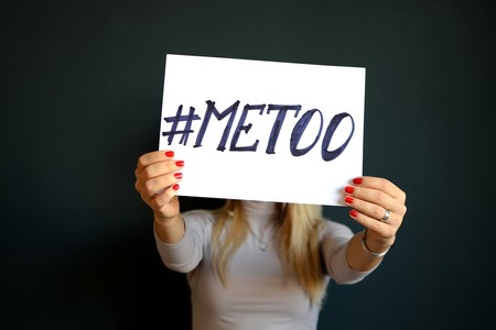 ¿Qué es el acoso sexual? La respuesta depende del país, el sexo y la edad