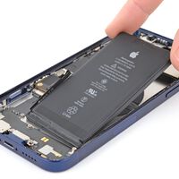 No, tu próximo iPhone no tendrá tapa para sacarle la batería. Europa pide que el cambio sea fácil, pero Apple tiene un as en la manga