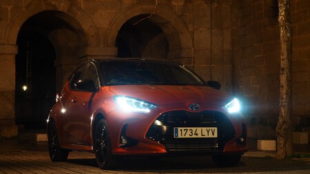 Toyota Yaris Hibrido 9