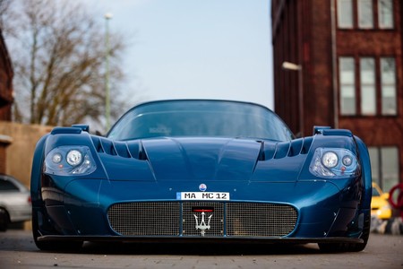 Así es el Maserati “edo MC12 VC”, el coche que huyó del circuito para circular en carretera