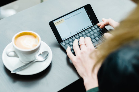 El Nokia Communicator tiene un llamativo sucesor: se llama Cosmo Communicator y permite arranque DUAL