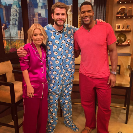 Pónganme un Liam Hemsworth con pijama de osos panda para llevar, por favor