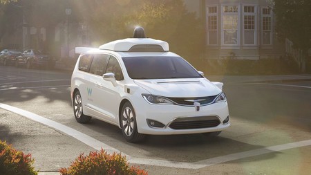 Uber podría utilizar vehículos autónomos de Waymo