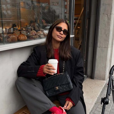 Las nuevas Salomon en colo shitake que se han vuelto un imprescindible en el armario de las fans del minimalismo  