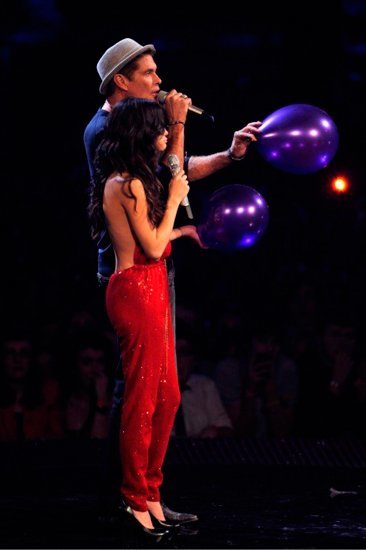 selena-gomez-emas-2011-7