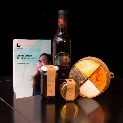 Los 30 mejores regalos gourmet para una Navidad repleta de buena comida 43 "Quiérete mucho" by Concha Crespo un gran regalo que te permite disfrutar de una combinación perfecta de productos gourmet seleccionados por Concha Crespo, periodista, escritora y crítica gastronómica. Incluye la versión e-book de su libro "Tendrán estrella
