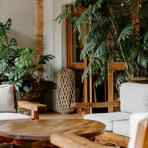 Carrefour deja por 100 euros menos un bonito y completo conjunto de muebles de jardín que lo convierte en un oasis de relax 