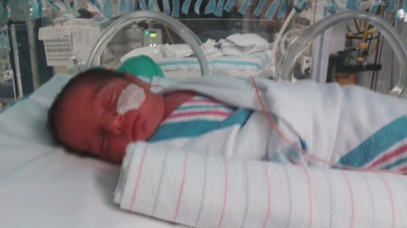 bebé-en-incubadora