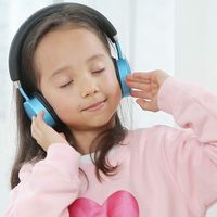 Este es PuroQuiet, el auricular que quiere proteger la salud auditiva de los niños limitando el volumen 