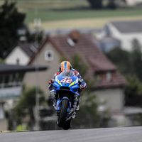 Álex Rins se volvió a caer en Sachsenring y se va de vacaciones con 45 puntos perdidos en dos carreras